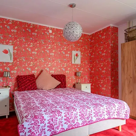 Anno 1877 Met Tuin Apartment