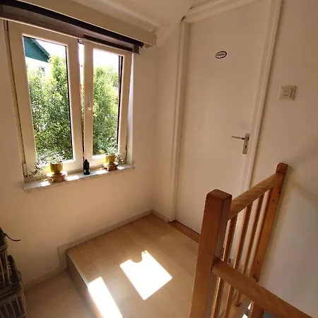 Anno 1877 Met Tuin Apartman *